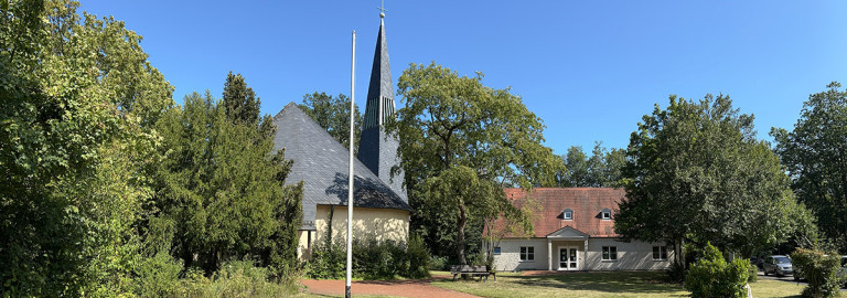 Himmelfahrtskirche und Gemeindehaus